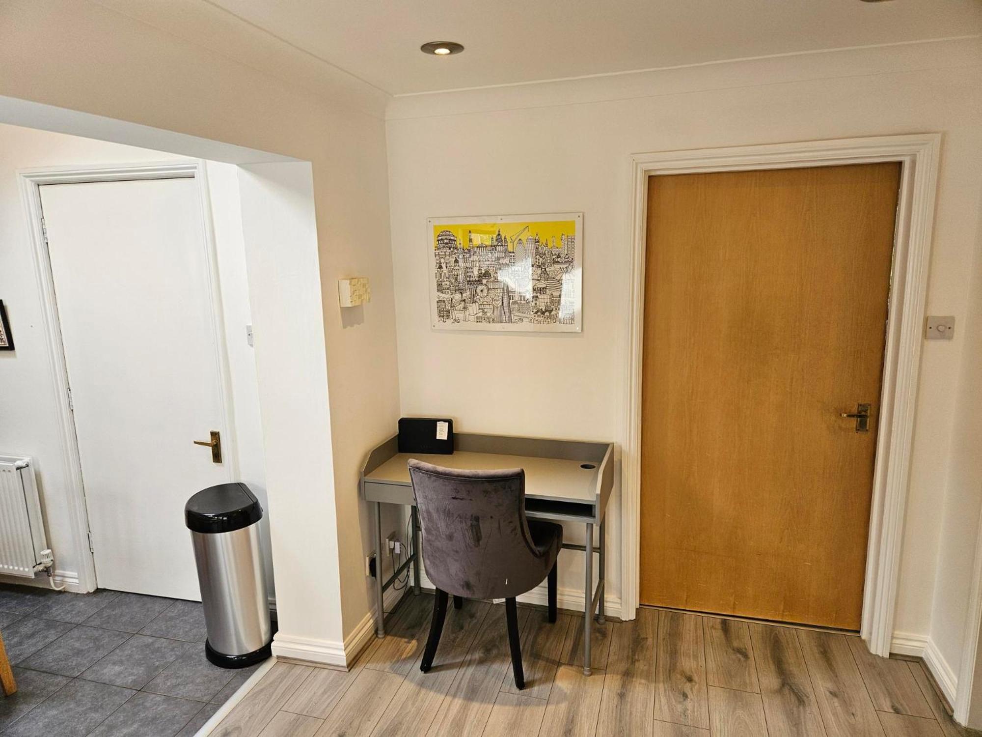 Redcot Gardens Stamford 4 Bed Contractor Familt Home With Parking Екстериор снимка