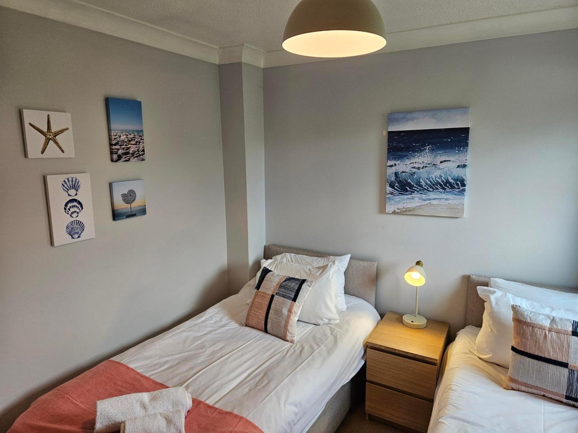 Redcot Gardens Stamford 4 Bed Contractor Familt Home With Parking Екстериор снимка