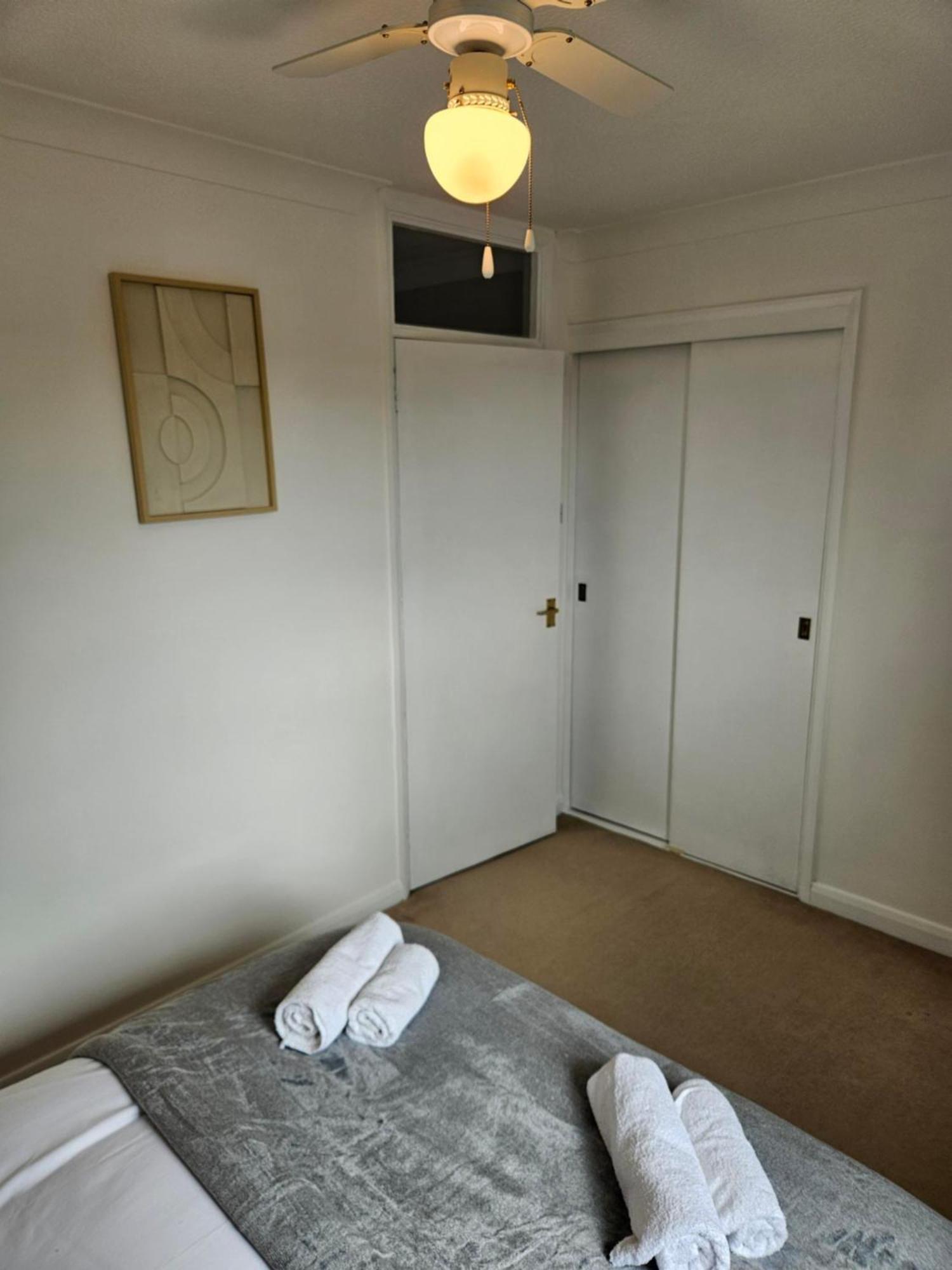 Redcot Gardens Stamford 4 Bed Contractor Familt Home With Parking Екстериор снимка