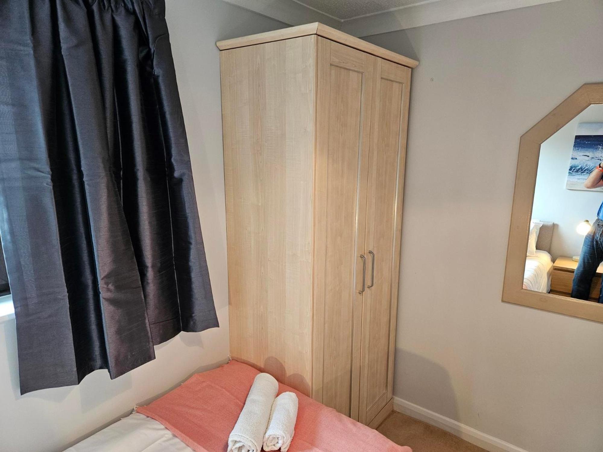 Redcot Gardens Stamford 4 Bed Contractor Familt Home With Parking Екстериор снимка