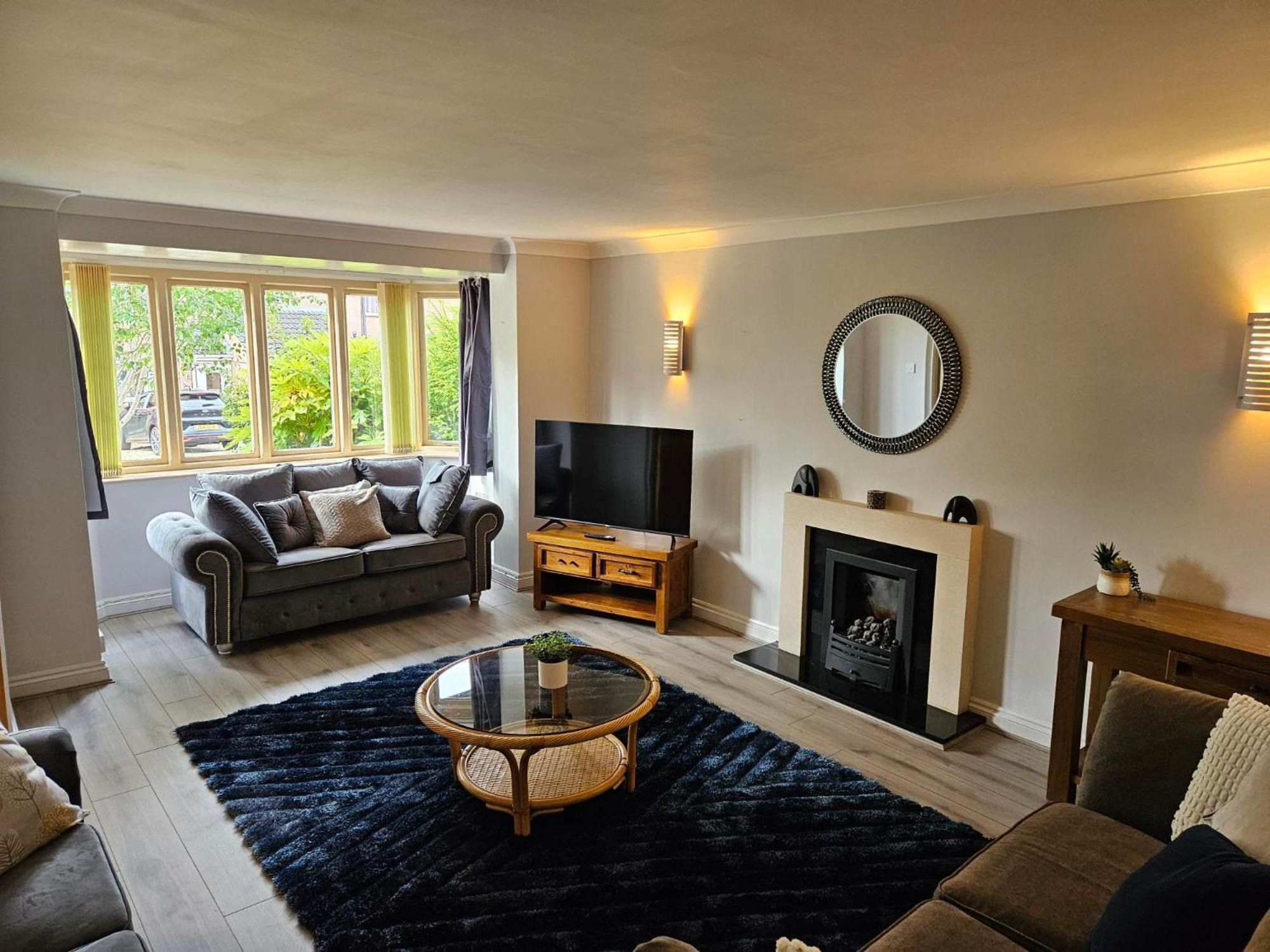 Redcot Gardens Stamford 4 Bed Contractor Familt Home With Parking Екстериор снимка